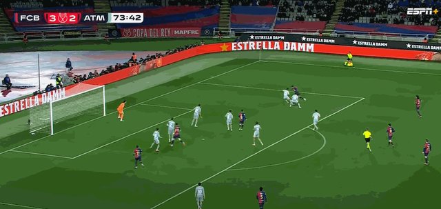 4-2莱万.gif
